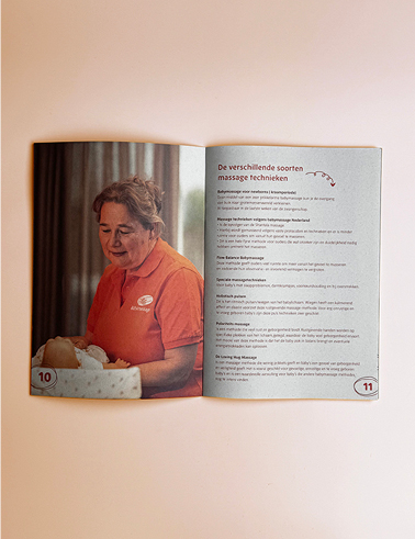 Bebemassage brochure huisstijl