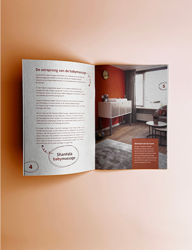 Bebemassage brochure ontwerp